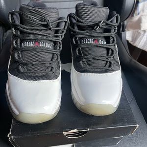 Jordan 11 tuxedo